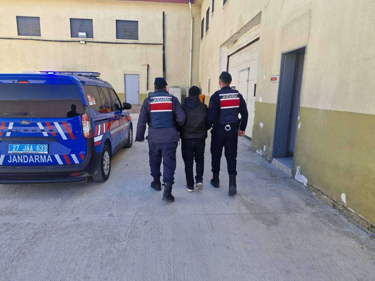 28 YIL KESİNLEŞMİŞ HAPİS CEZASIYLA ARANAN ŞAHIS JASAT&rsquo;TAN KA&Ccedil;AMADI