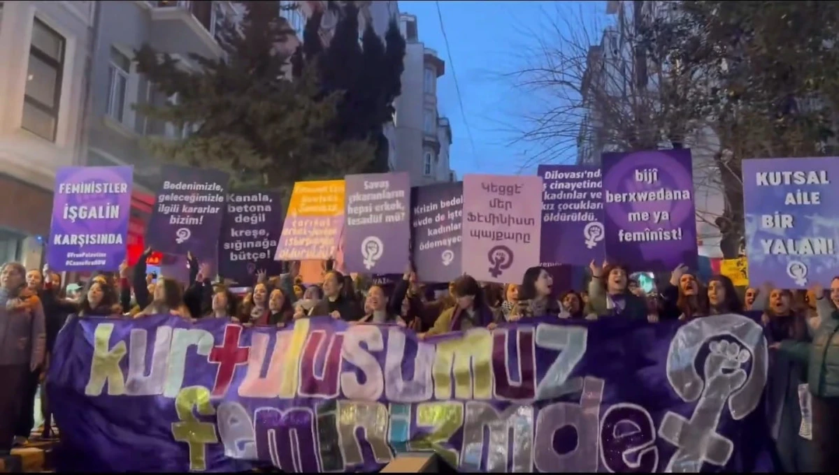 8 MART: KADIN HAKLARI MI, İDEOLOJİK BARİKATLARIN G&Ouml;LGESİ Mİ?