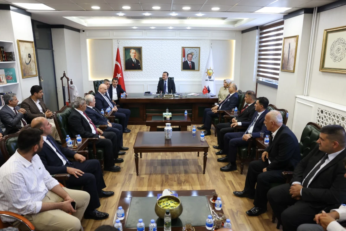 AK PARTİ GAZİANTEP, AİLESİNİ GENİŞLETİYOR! AK PARTİ&rsquo;YE 25 KİŞİLİK KATILIM