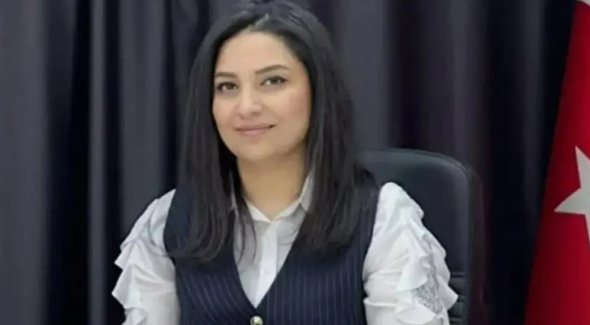 AK Parti'de &uuml;st d&uuml;zey istifa: Zehir zemberek s&ouml;zlerle ayrıldı