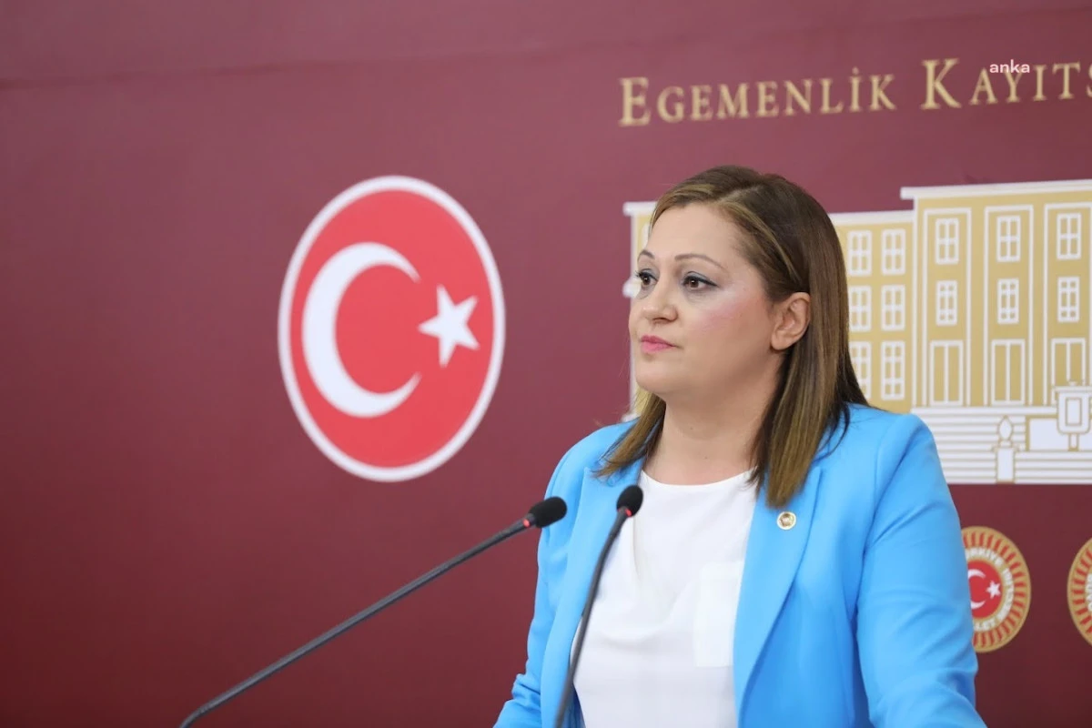 AK Parti'ye geçeceği iddia edilen CHP'li Başkan Burcu Köksal'dan açıklama
