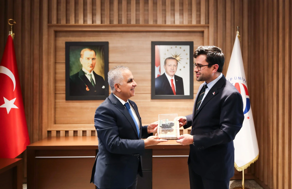 ASELSAN GAZİANTEP GENEL M&Uuml;D&Uuml;R&Uuml; ATEŞ&rsquo;TEN REKT&Ouml;R DOĞAN&rsquo;A ZİYARET