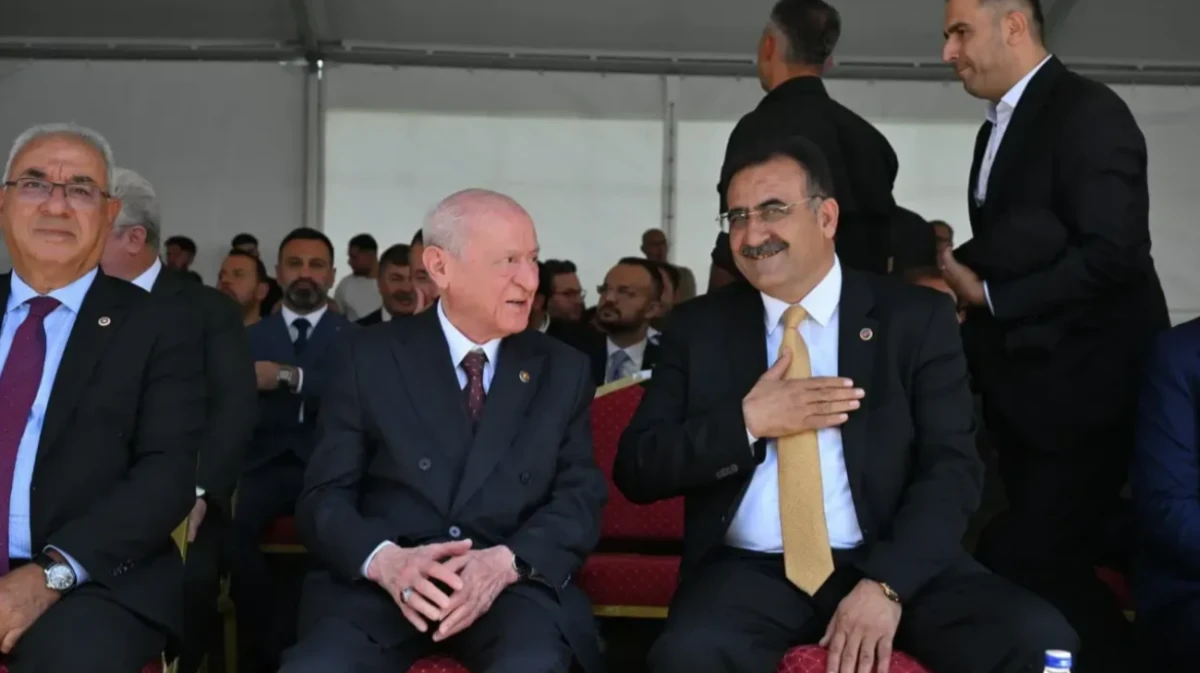 Bahçeli ile DEM Partili Ahmet Kenan Türker’in samimi sohbeti dikkat çekti
