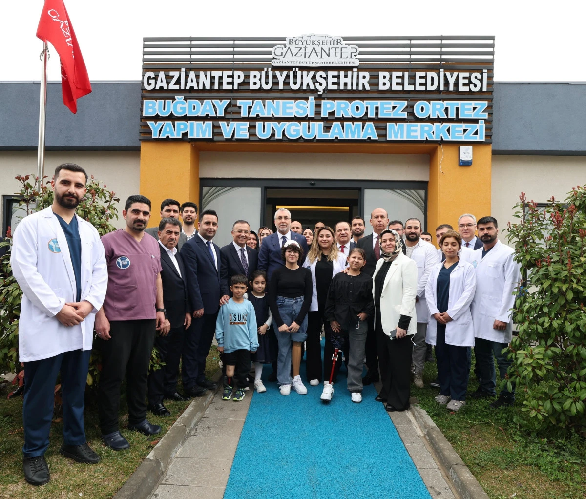 Bakan Işıkhan Gaziantep&rsquo;te Protez Merkezini İnceledi