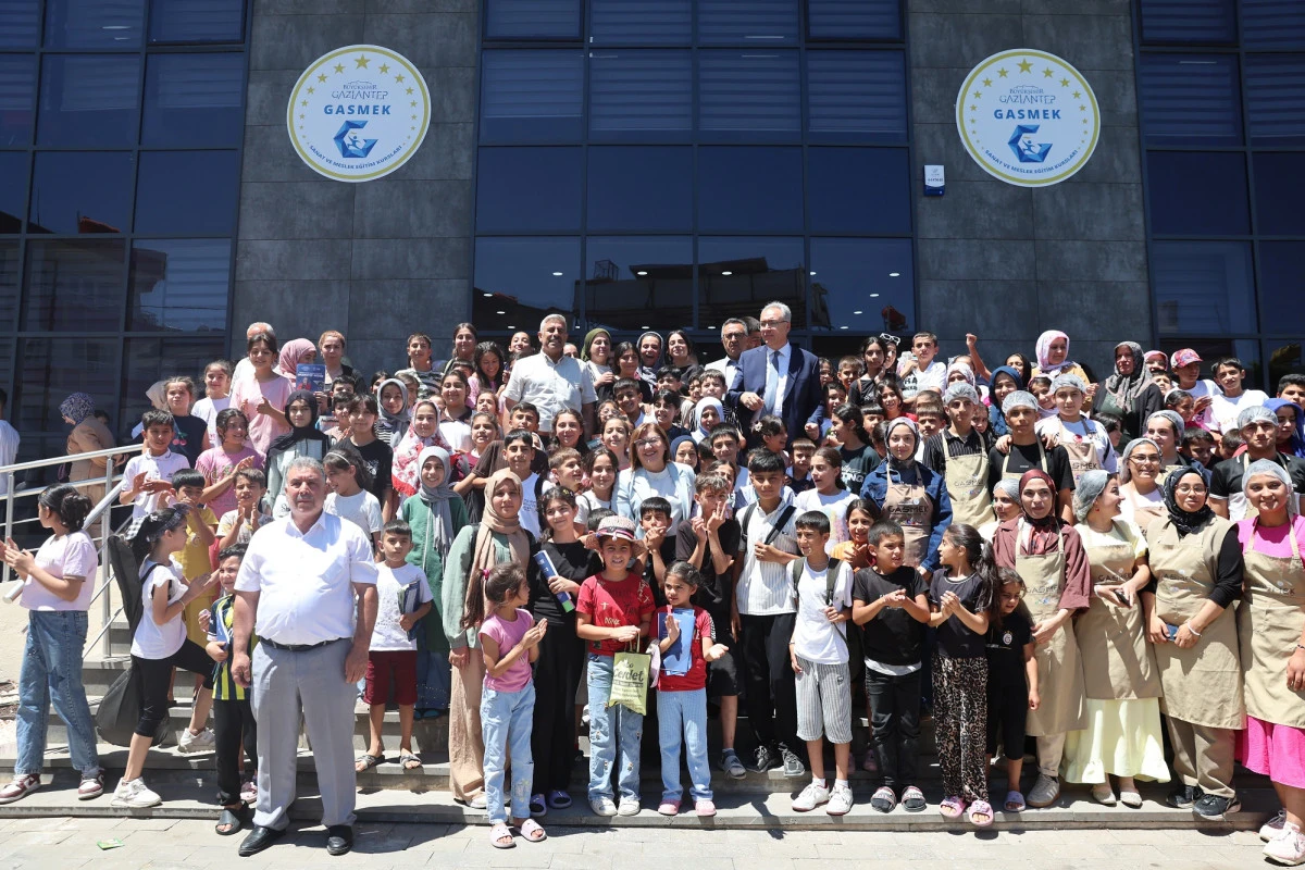 BAŞKAN ŞAHİN, GAZİANTEP B&Uuml;Y&Uuml;KŞEHİR BELEDİYESİ YAZ OKULLARINI ZİYARET ETTİ