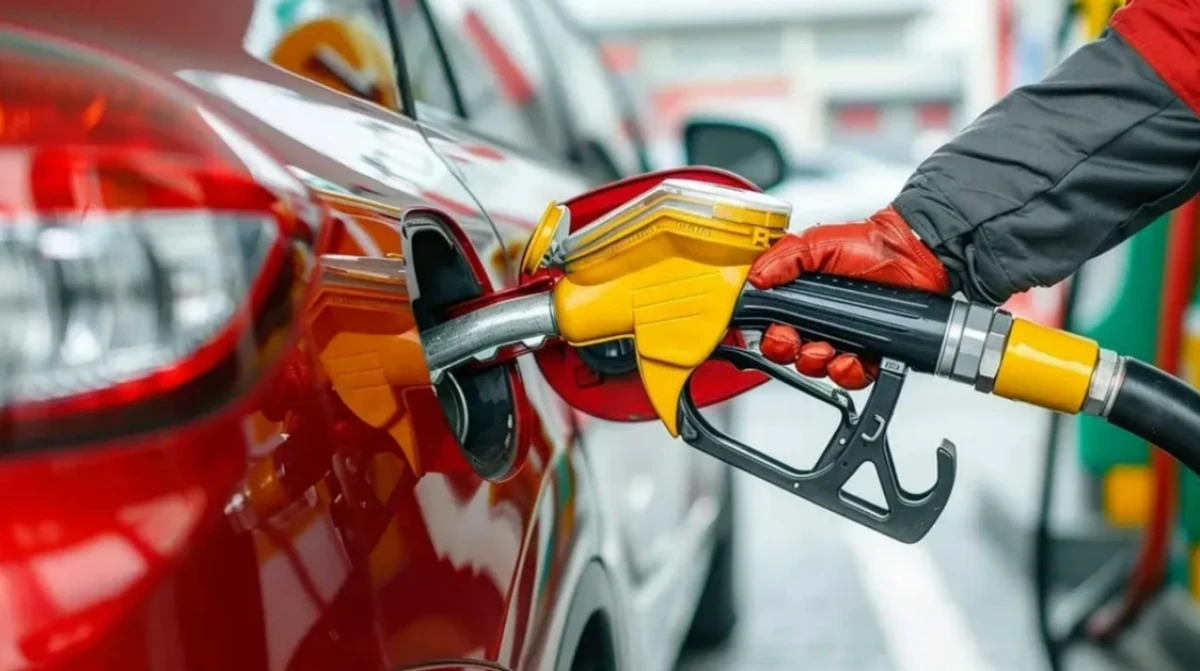 Benzin fiyatlarına zam yolda! Akaryakıtta tabela değişiyor