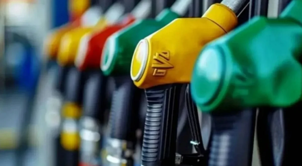 Benzin ve motorin fiyatları değişecek: İndirim sevinci kısa s&uuml;rd&uuml;