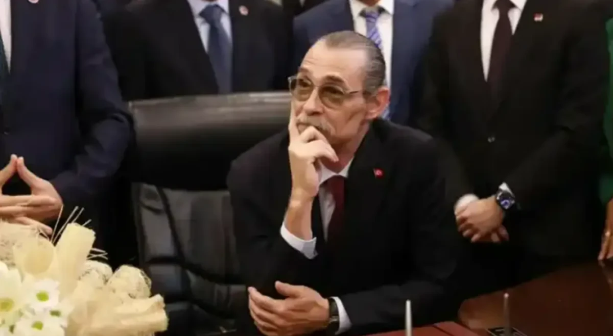 Beşik&ccedil;ioğlu CHP'de kaldı: Etimesgut teşkilatı YENİ Parti'de!