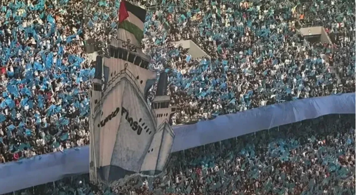 Beşiktaş tarafından derbiye damga vuran Filistin koreografisi!