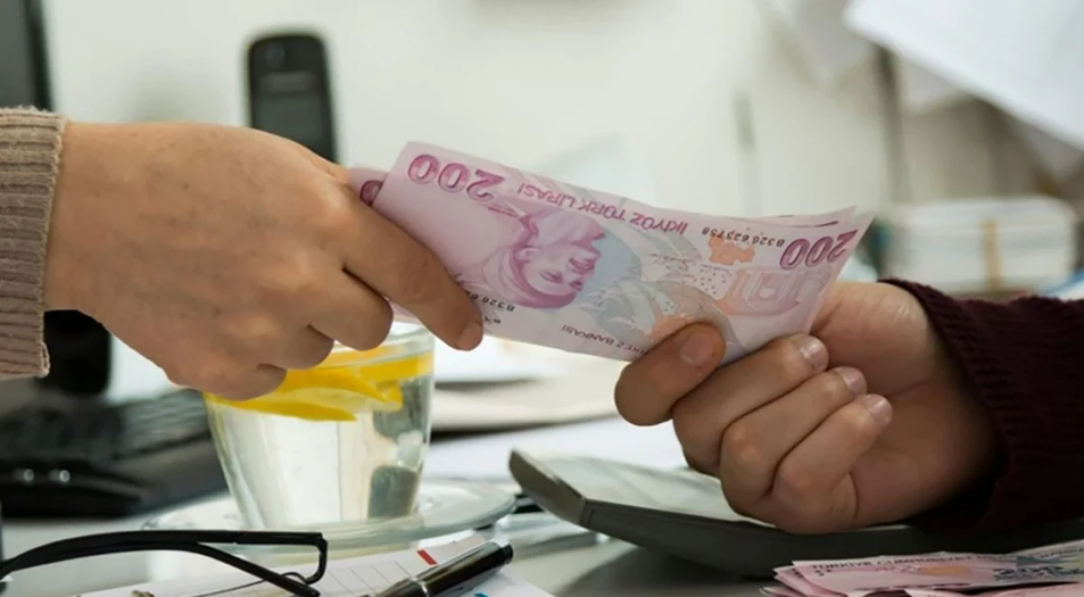 &Ccedil;alışanları zorlayacak karar geldi! Maaşlar bu nedenle d&uuml;şecek!