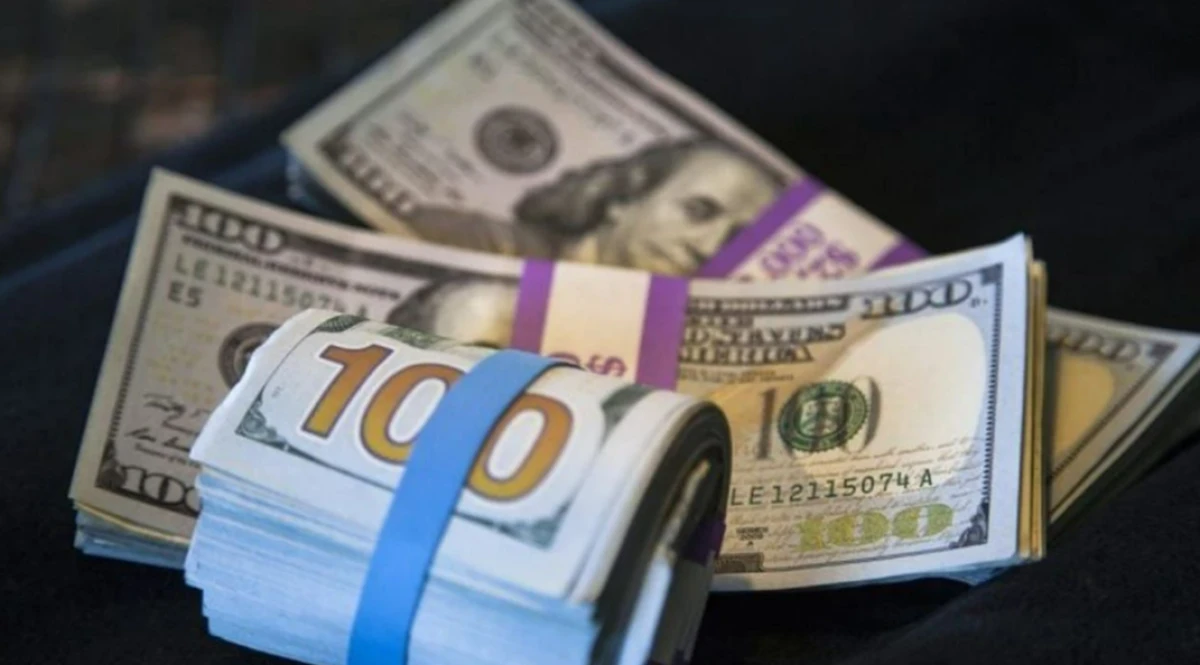 Cari a&ccedil;ık 6,8 milyar dolara dayandı