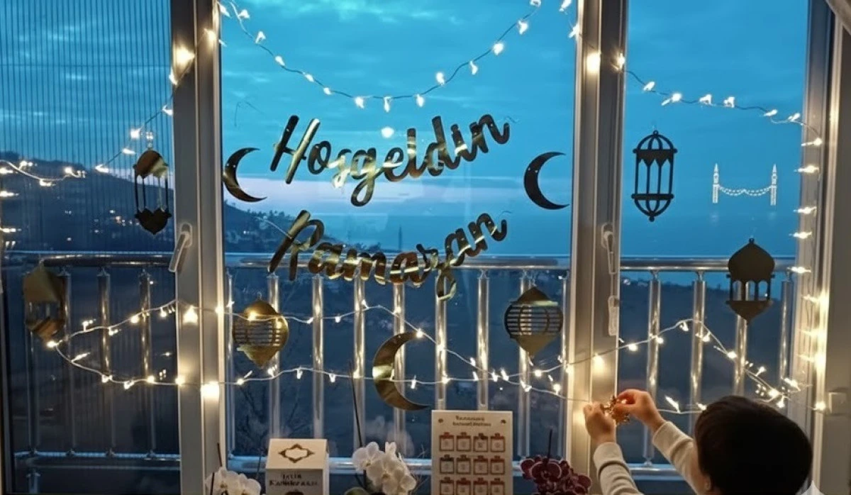 &Ccedil;OCUKLARINA RAMAZAN BİLİNCİ VERMEK İ&Ccedil;İN EVLERİNİ S&Uuml;SL&Uuml;YORLAR