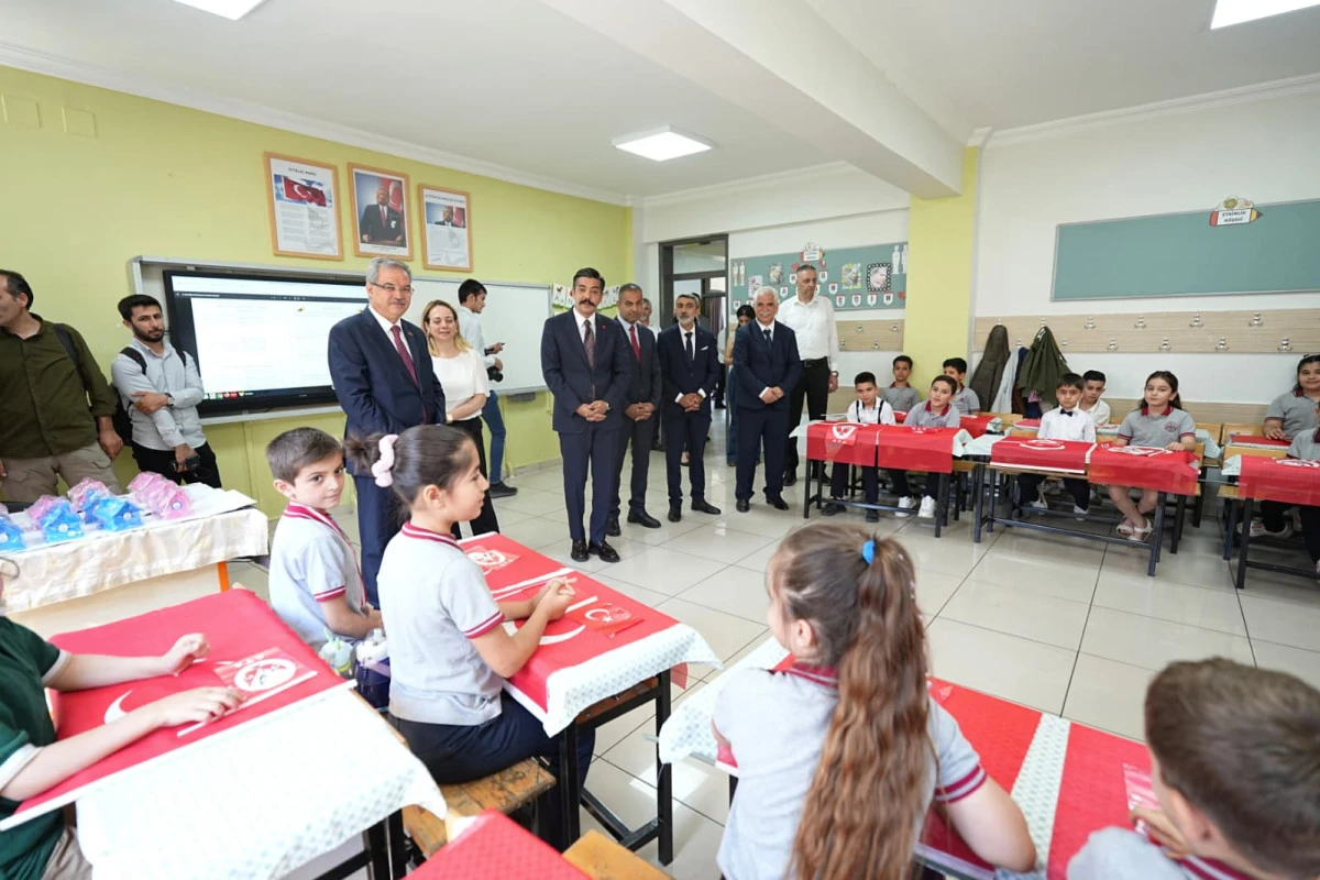 EMEĞİN, GAYRETİN VE BAŞARININ HEYECAN DOLU FİNALİ: GAZİANTEP&rsquo;TE KARNE G&Uuml;N&Uuml;