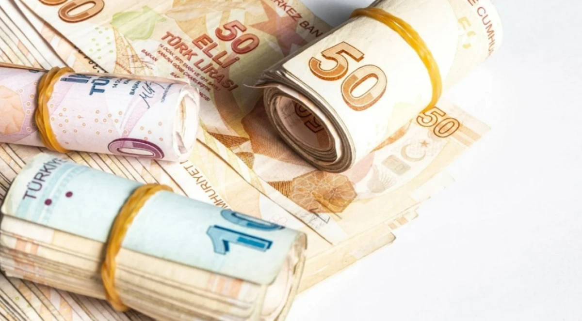 Emekliler bu kez sevinecek: D&uuml;ş&uuml;k aylık alanlara iyi haber geldi!