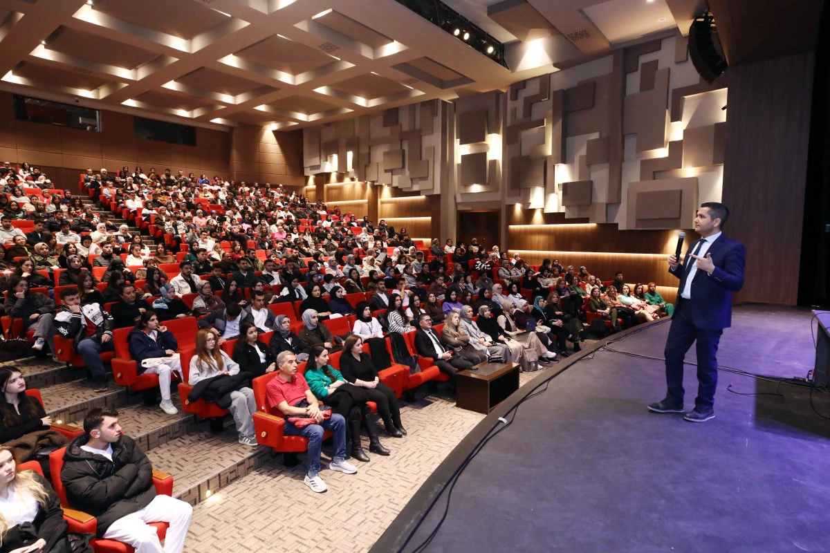 GA&Uuml;N SAĞLIK HİZMETLERİ &Ouml;ĞRENCİLERİNE ERASMUS+ FIRSATLARI  TANITILDI