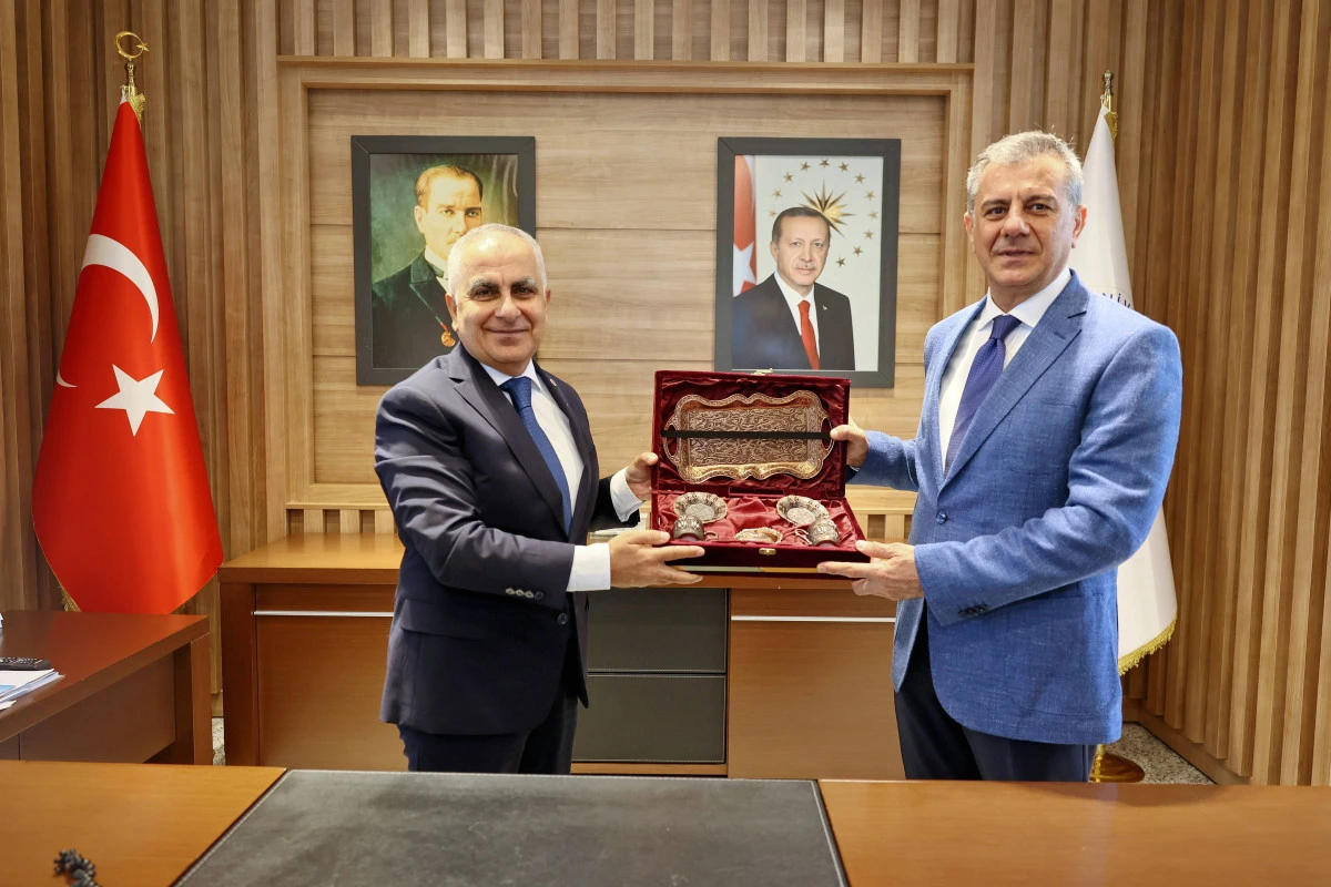 GAZİANTEP B&Ouml;LGE İDARE MAHKEMESİ BAŞKANINDAN GA&Uuml;N REKT&Ouml;R&Uuml;NE ZİYARET