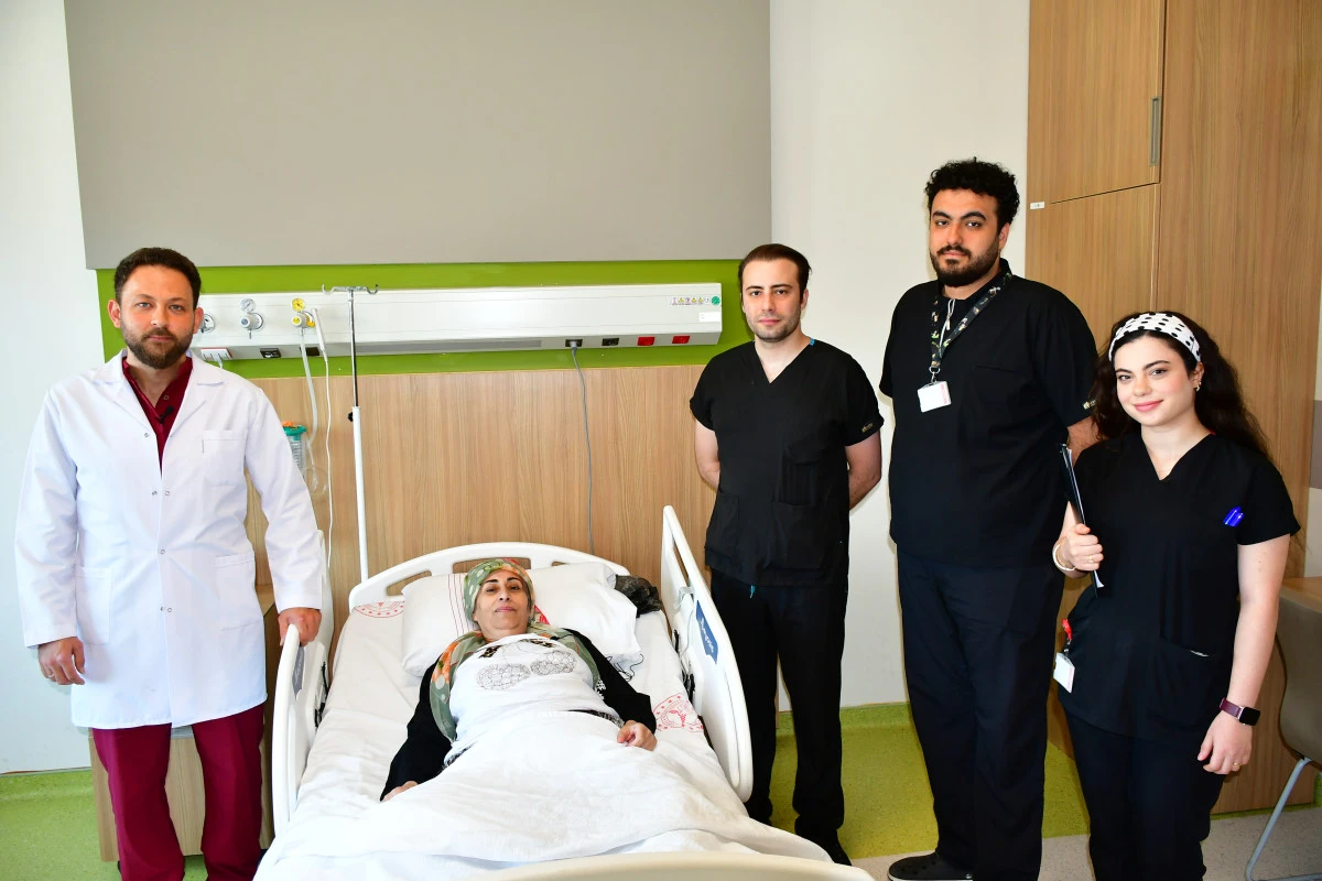 Gaziantep Şehir Hastanesi&rsquo;nde 20 Kilogramlık N&uuml;ks T&uuml;m&ouml;r Başarıyla &Ccedil;ıkarıldı