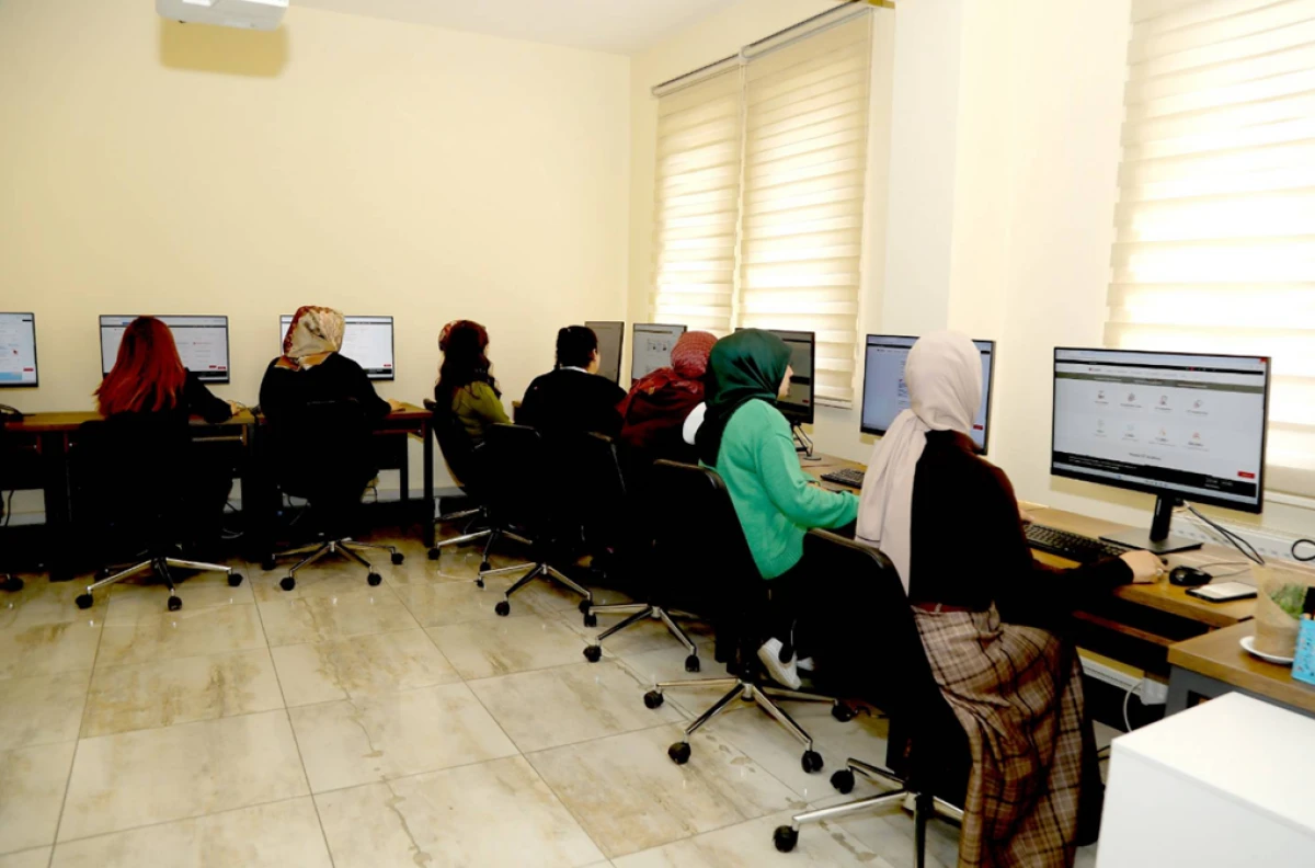 GAZİANTEP&rsquo;TE GEN&Ccedil;LERE K&Uuml;RESEL TEKNOLOJİ EĞİTİMİ