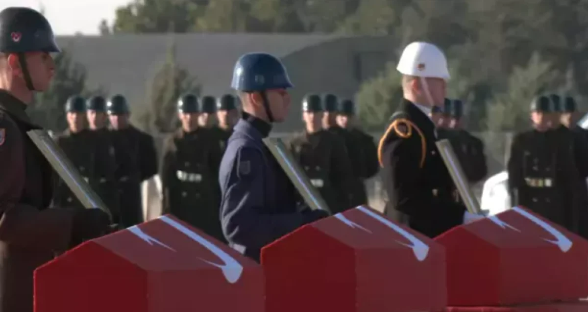 Gürcistan’da düşen askeri uçakta şehit olan 20 asker için Ankara’da tören düzenlendi