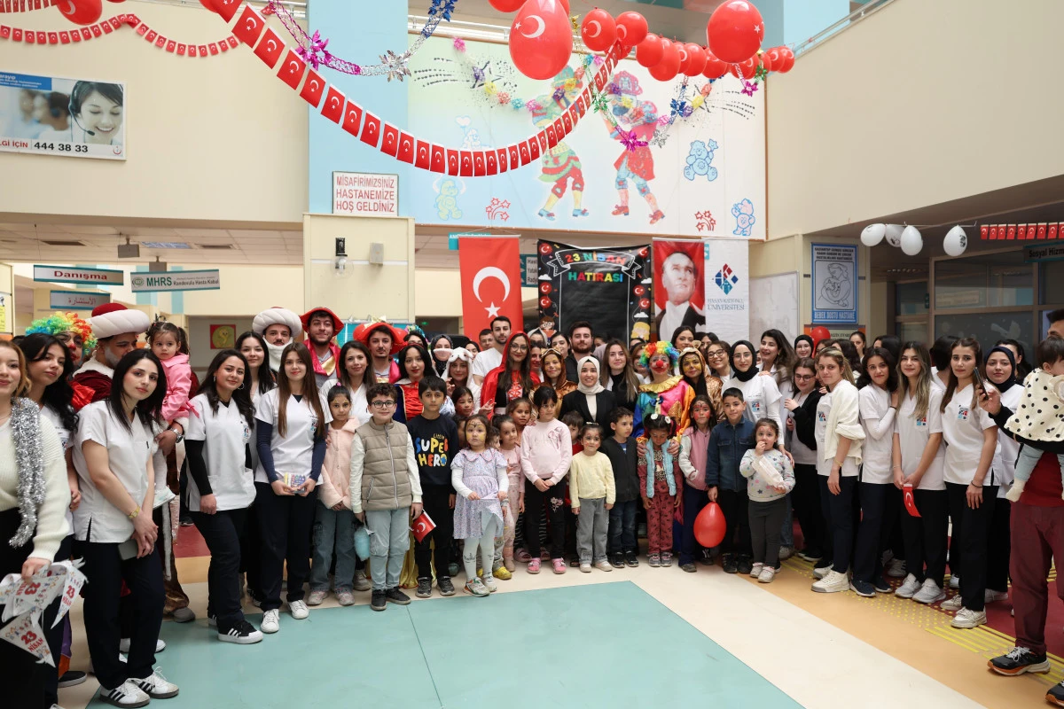 Hasan Kalyoncu &Uuml;niversitesi Hemşirelik B&ouml;l&uuml;m&uuml; &Ouml;ğrencilerinden &Ccedil;ocuklara Bayram Hediyesi