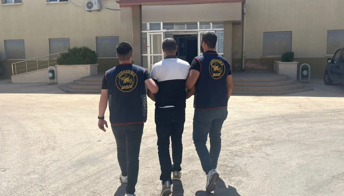 HIRSIZLIK SUÇANDAN ARANIYORDU: JASAT YAKALADI