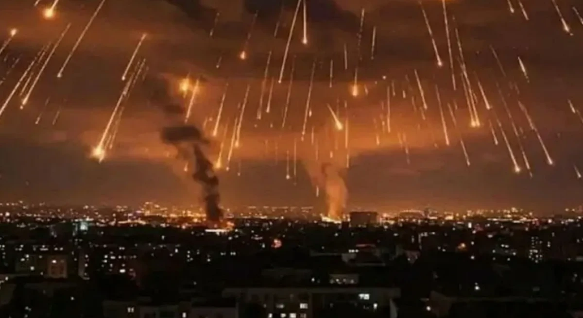 İran'dan 5 &uuml;lkeye intikam f&uuml;zesi yağmuru