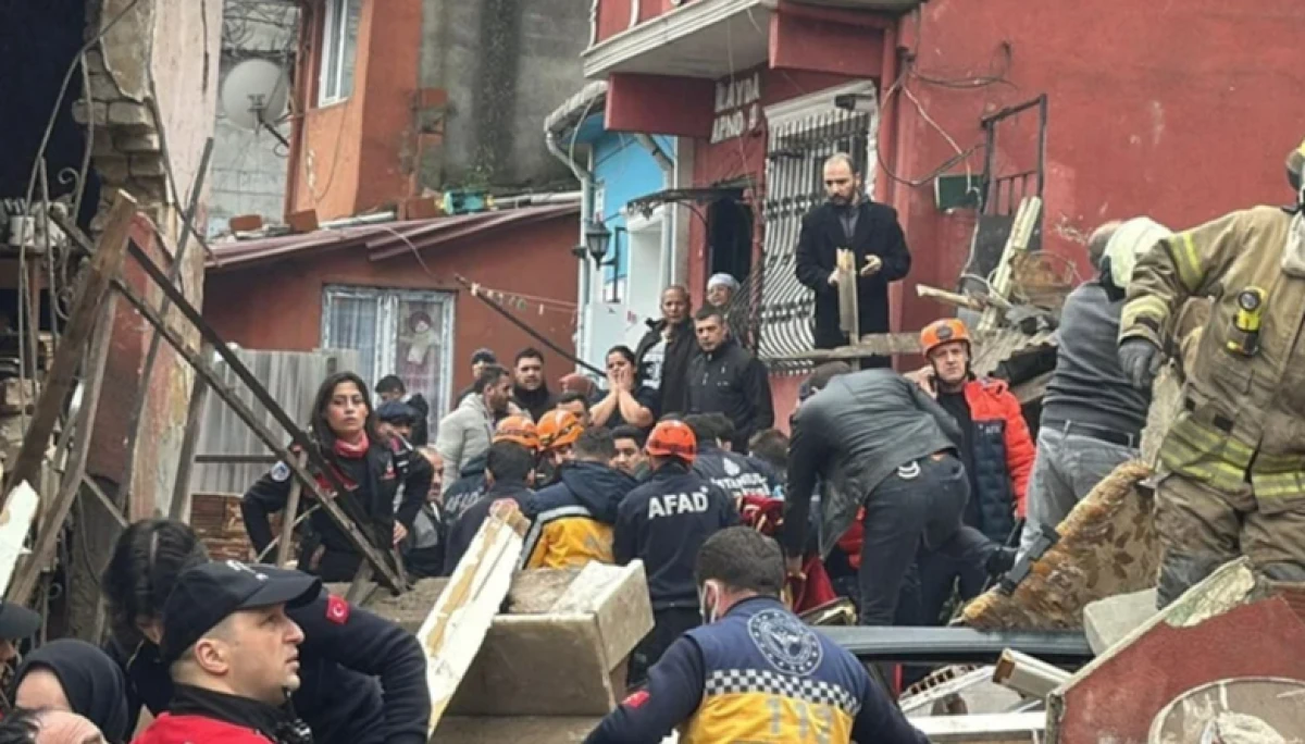 İstanbul'da iki bina &ccedil;&ouml;kt&uuml;! Fatih&rsquo;te can pazarı yaşandı