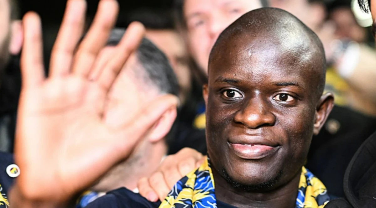 Kante'den beklenmedik hamle! Daha ma&ccedil;a &ccedil;ıkmadan g&ouml;n&uuml;lleri fethetti