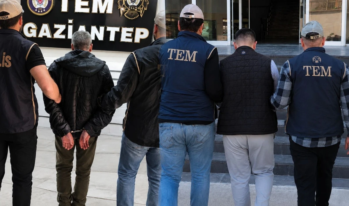 Kırmızı B&uuml;ltenle Aranan 2 IŞİD&rsquo;li Yakalandı
