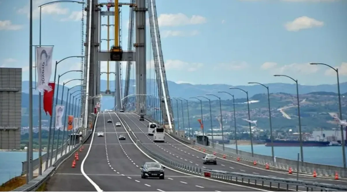 K&ouml;pr&uuml;ler g&uuml;zel de bu zamların bir a&ccedil;ıklaması var mı? 2022&rsquo;den beri Osmangazi K&ouml;pr&uuml;s&uuml; ge&ccedil;iş &uuml;creti y&uuml;zde 534, 1915 &Ccedil;anakkale K&ouml;pr&uuml;s&uuml; ge&ccedil;iş &uuml;creti y&uuml;zde 485 arttı