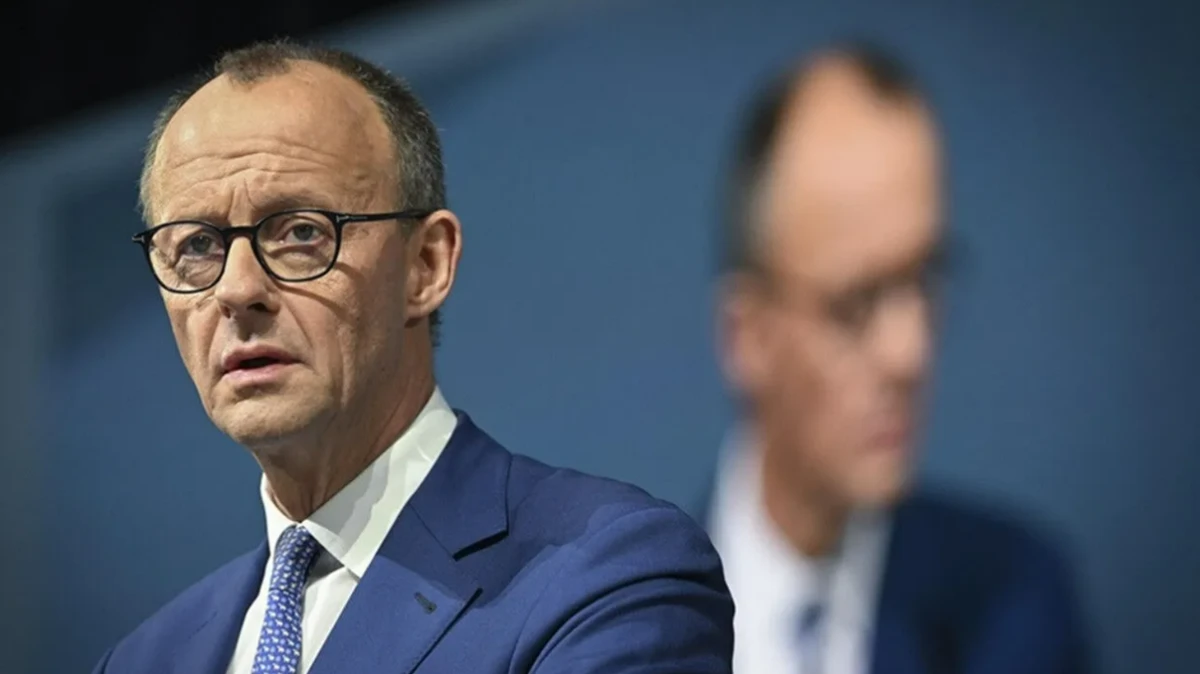 Merz, İsrail'in avukatlığına soyundu: Filistin destek&ccedil;isi genci azarlayarak salondan dışarı attı!