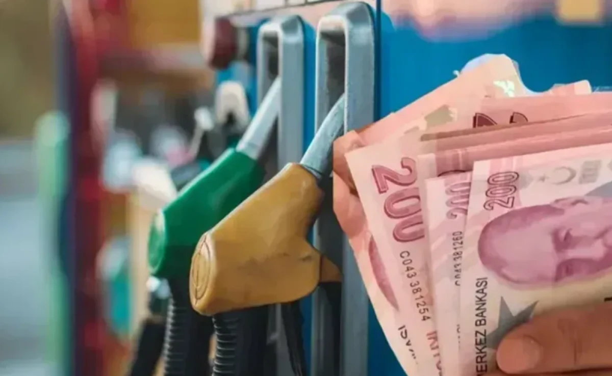 Motorine ve Benzine Cumhuriyet tarihinin en b&uuml;y&uuml;k zammı geliyor