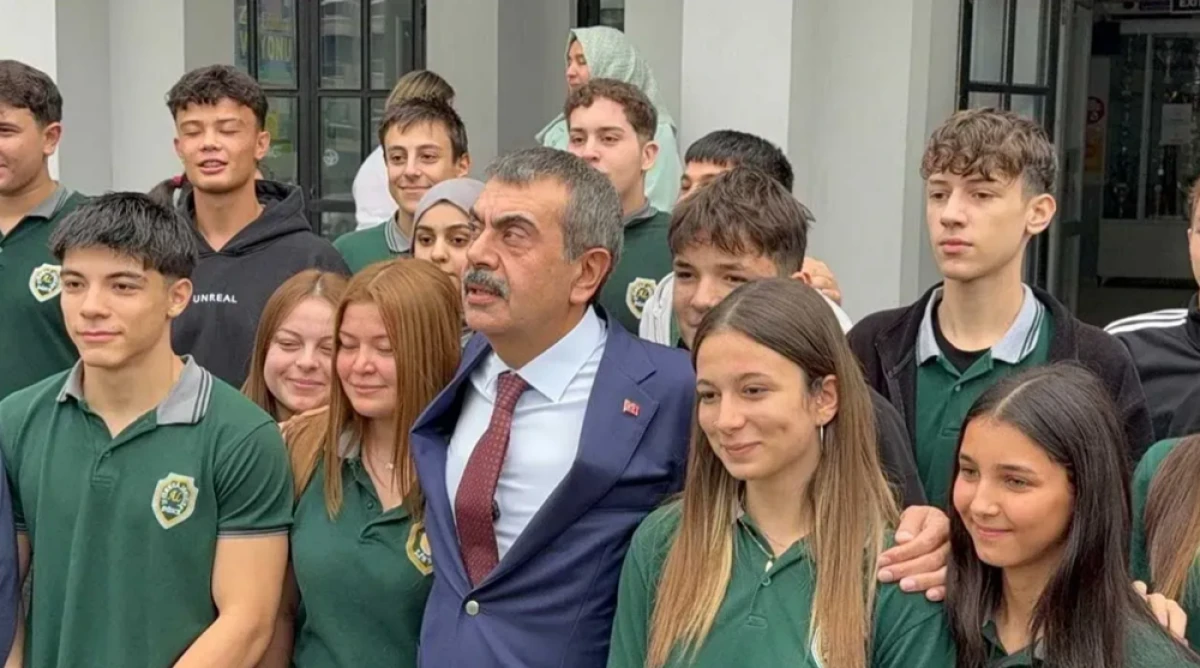 Nöbetçi öğretmen Bakan Tekin’i veli sandı