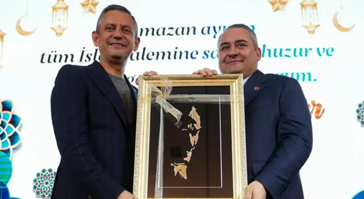 &Ouml;zarslan'ın CHP'den istifası sonrası ortalık karıştı, k&uuml;f&uuml;rler havada u&ccedil;uştu! &Ouml;zel ile yazışmaları yayıldı