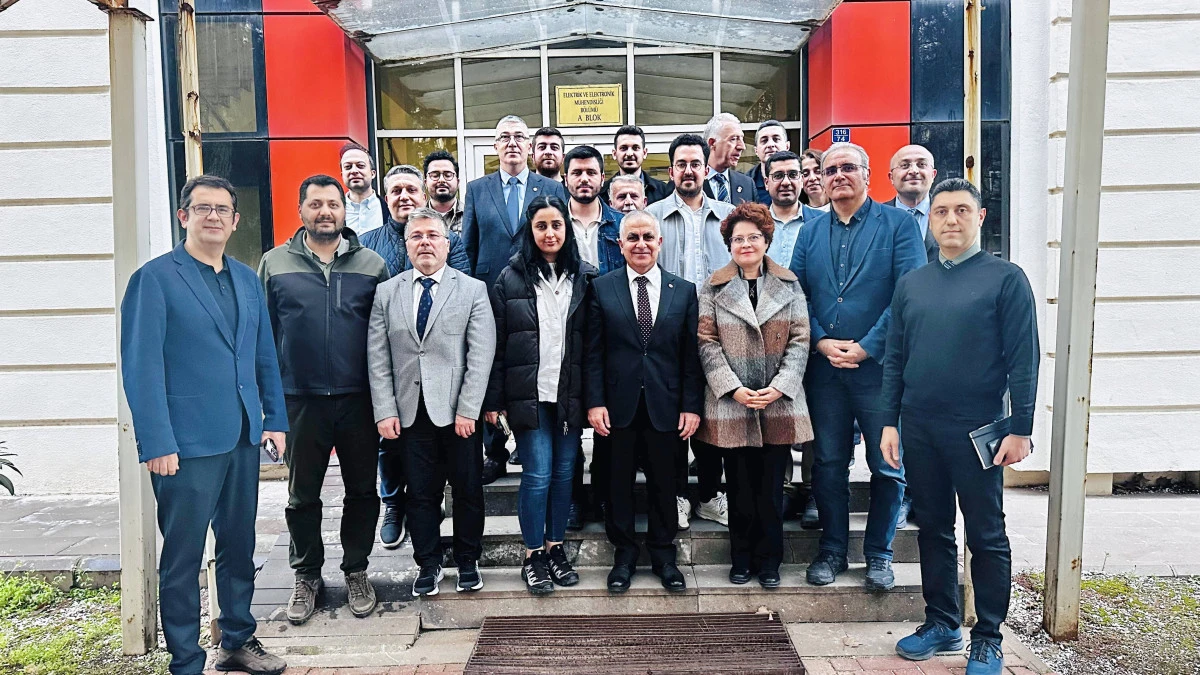 REKT&Ouml;R DOĞAN, ELEKTRİK-ELEKTRONİK M&Uuml;HENDİSLİĞİ B&Ouml;L&Uuml;M&Uuml;  AKADEMİSYENLERİYLE BİR ARAYA GELDİ