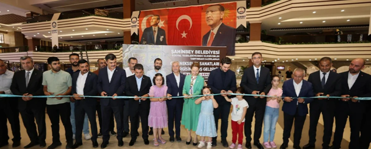 ŞAHİNBEY BELEDİYESİ YAZ OKULU KURSİYERLERİNİN EL EMEĞİ SERGİSİ AÇILDI