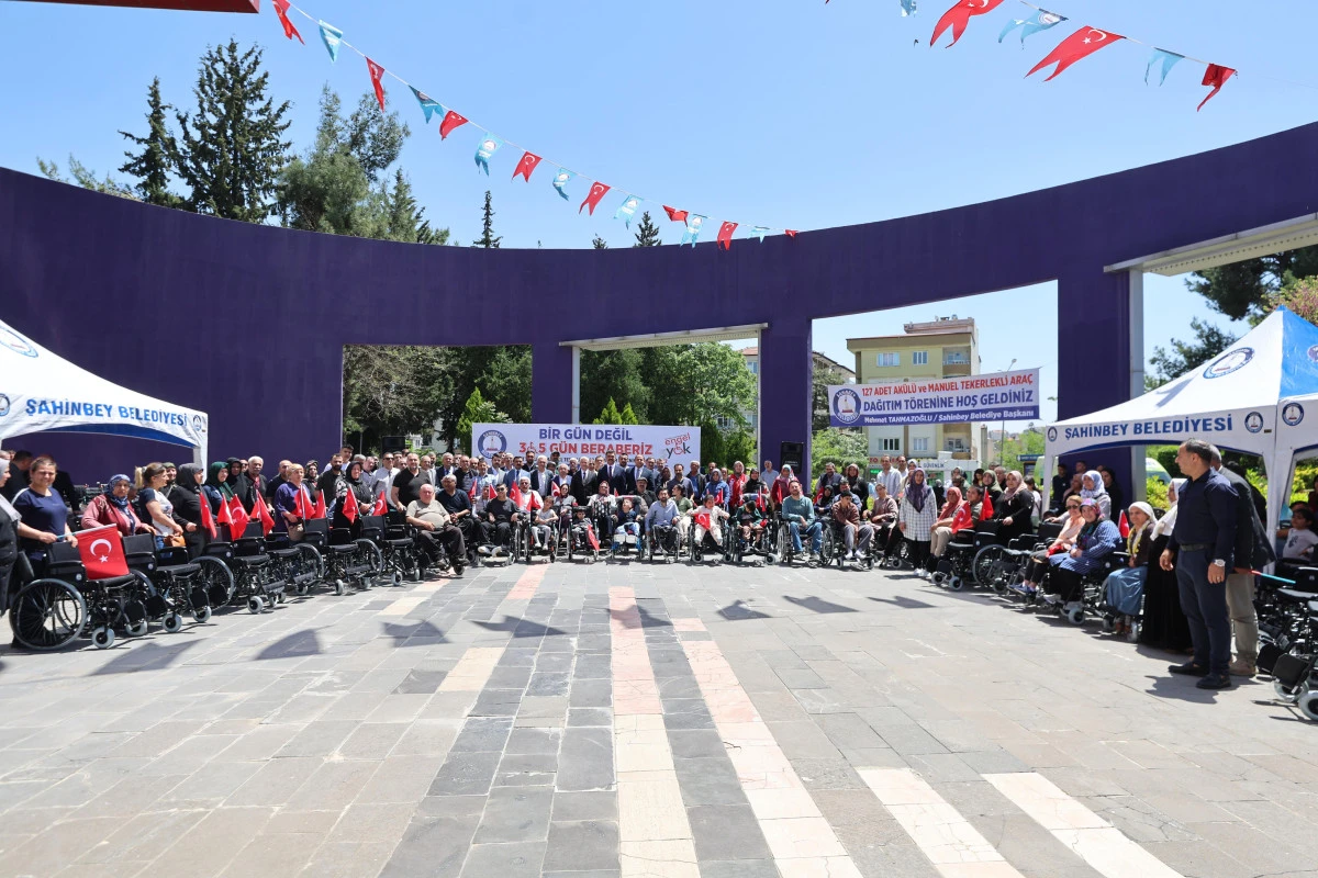 ŞAHİNBEY BELEDİYESİ&rsquo;NDEN ENGELLİ 5.010 VATANDAŞA AK&Uuml;L&Uuml; VE MANUEL TEKERLEKLİ SANDALYE