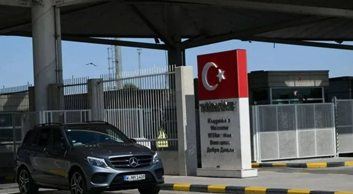 Sınır kapılarında yeni d&ouml;nem: Yabancı plakaya &ccedil;ıkış yasağı
