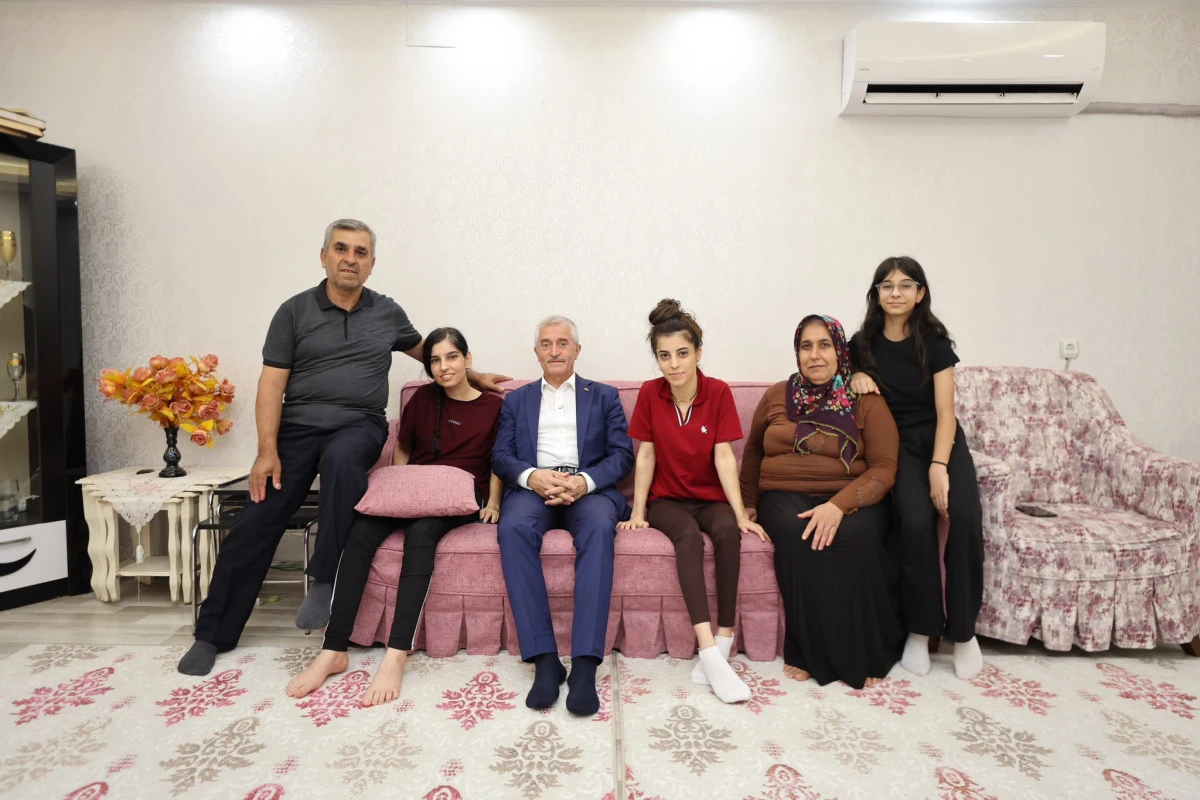 TAHMAZOĞLU&rsquo;NDAN VATANDAŞLARA EV ZİYARETİ
