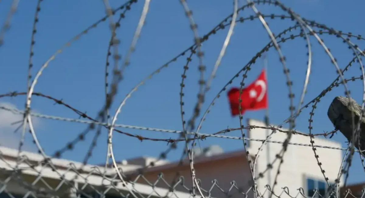 Toplumsal yara giderek b&uuml;y&uuml;yor! Cezaevleri doldu taştı: 4 bin 636 &ccedil;ocuk parmaklıklar ardında!
