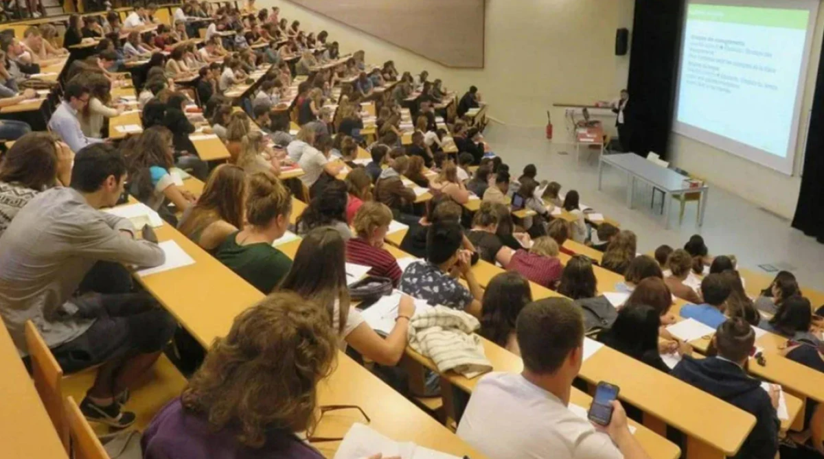 &Uuml;niversitede 4 yıl devri bitiyor, yaz tatili kalkıyor!