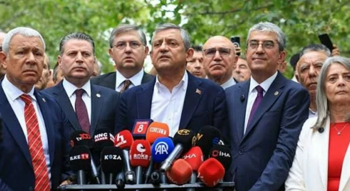 Yeni Parti'nin adayı İmamoğlu mu? &Ouml;zg&uuml;r &Ouml;zel'den net mesaj