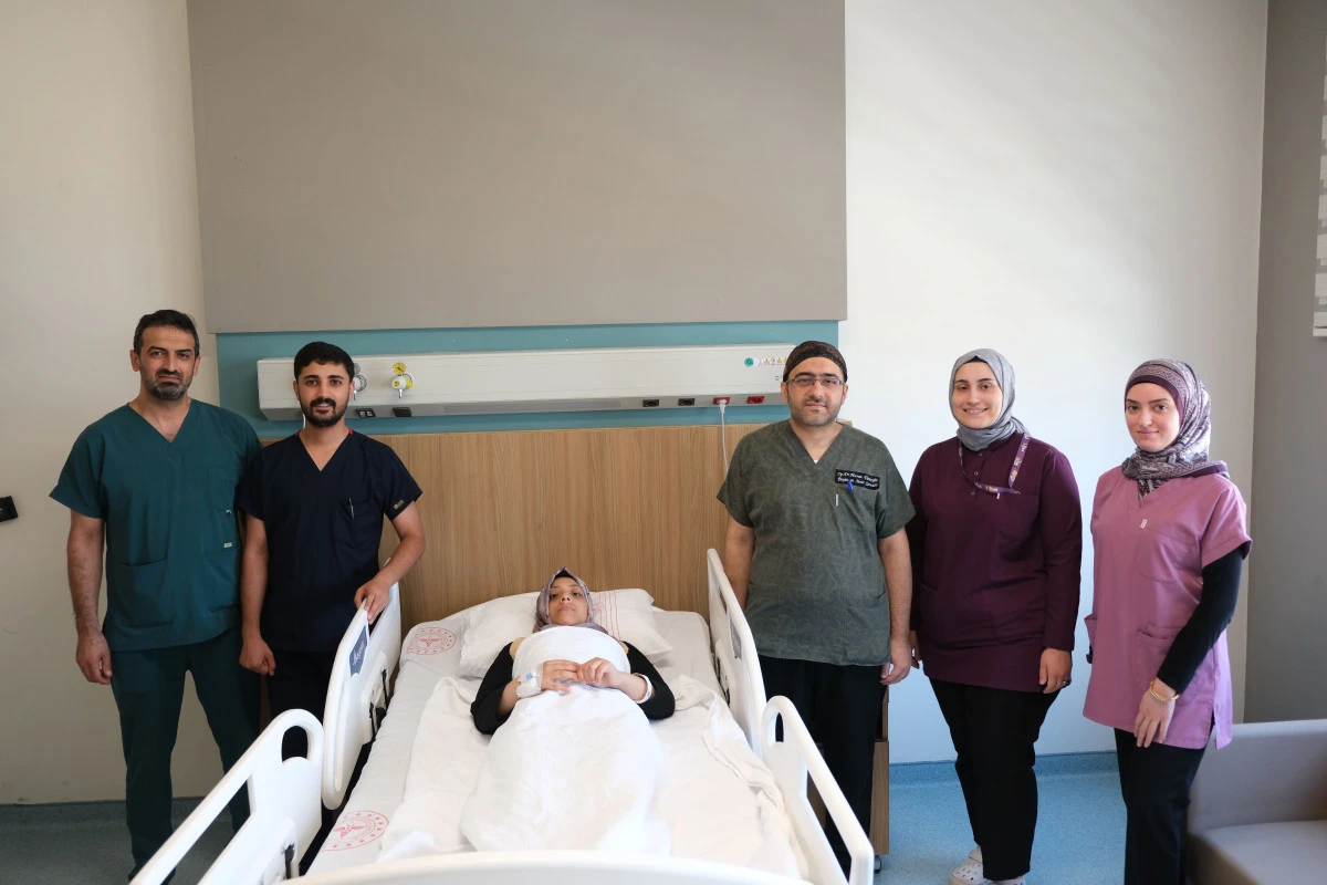 Zorlu Skolyoz Vakası Gaziantep Şehir Hastanesi'nde Başarıyla Tedavi Edildi